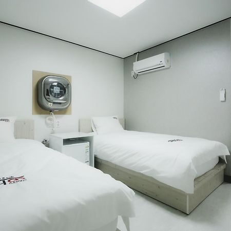 Stayan Guesthouse And Bnb Busan Exteriör bild