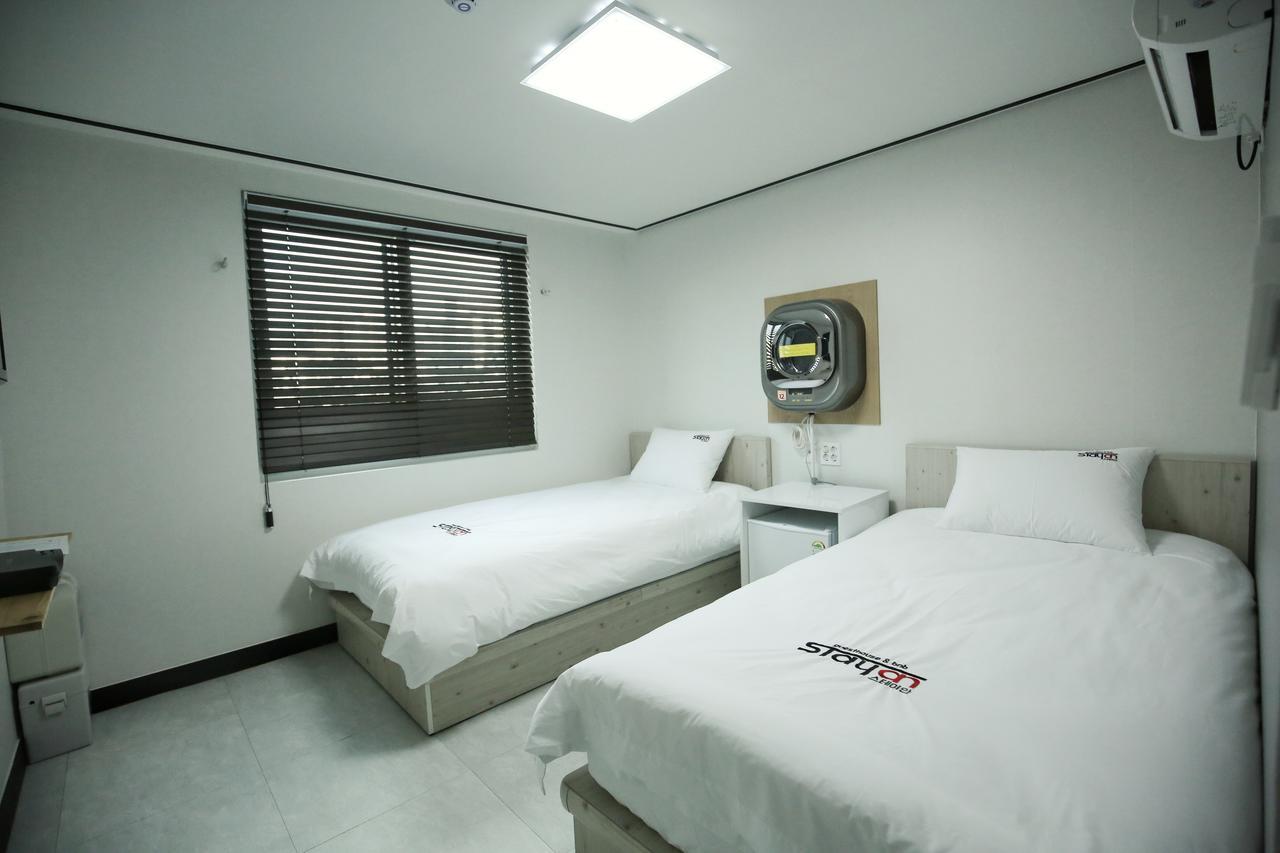 Stayan Guesthouse And Bnb Busan Exteriör bild